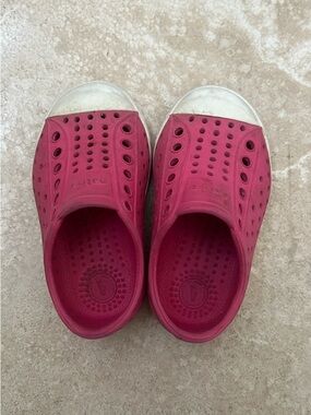 Native Shoes Kids Slip-On Clog in Pink with White Toe